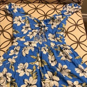 Hollister cut-out dress 💙